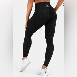 Ryderwear Black Leopard Instinct Scrunch Bum Leggings‎ Small